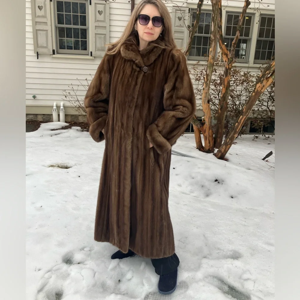 Luxurious Brown Mink Full-Length Fur Coat from very high-end furrier - Picture 1 of 11